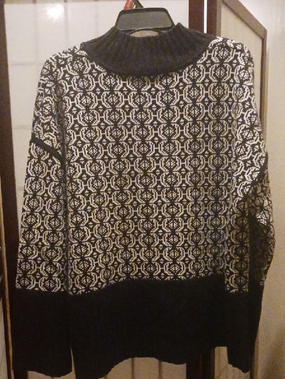 Black & White Geometric Turtleneck Sweater - Women